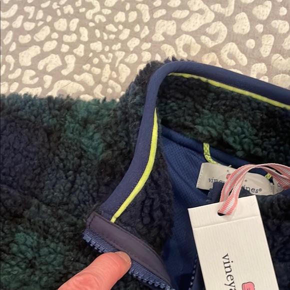 Vineyard Vines Green pullover with Fleece Material and Classic Plaid Pattern - Picture 4 of 5
